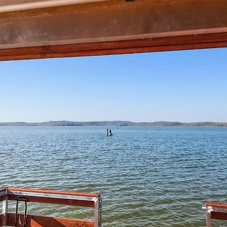 Botel Amazing Ship In With Wifi 3*